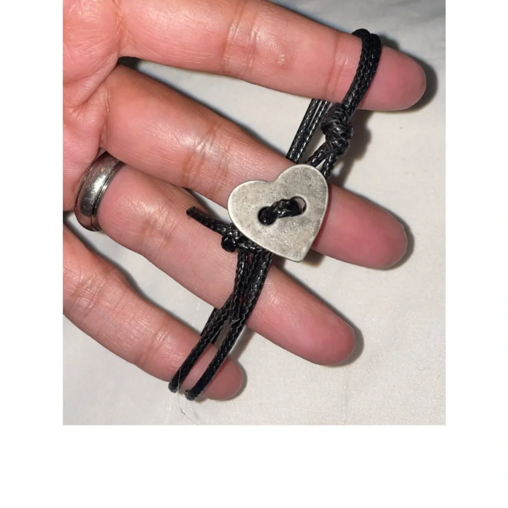 SALE🎈NWOT CUTE DOUBLE LEATHER BAND WITH RUSTIC DARK SILVER HEART PENDANT!_2
